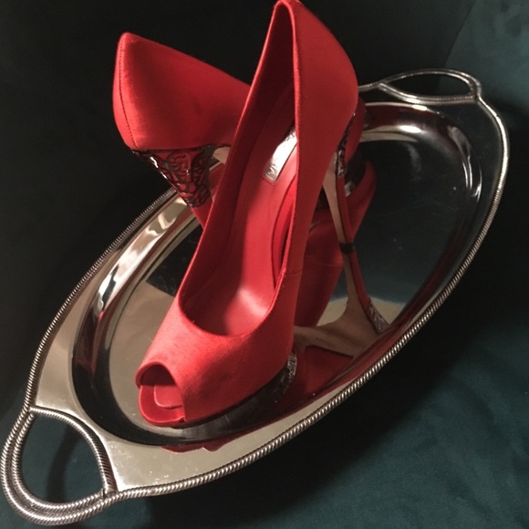 BCBG MAXAZRIA Red Ma-dalton Heel - Picture 2 of 6